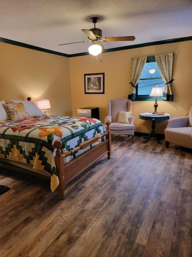 Moonlight Manor Bed & Breakfast Floyd Dış mekan fotoğraf