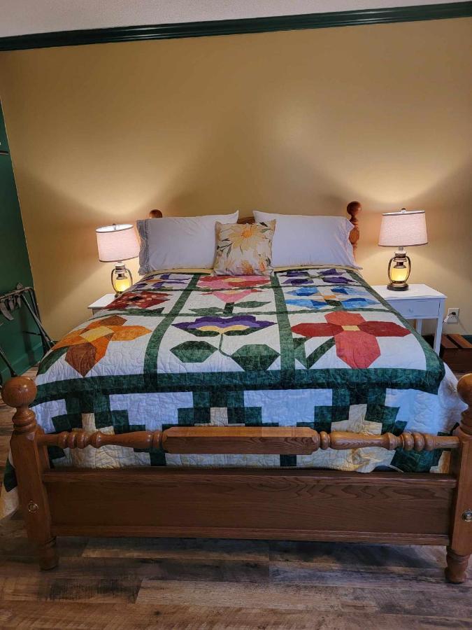 Moonlight Manor Bed & Breakfast Floyd Dış mekan fotoğraf