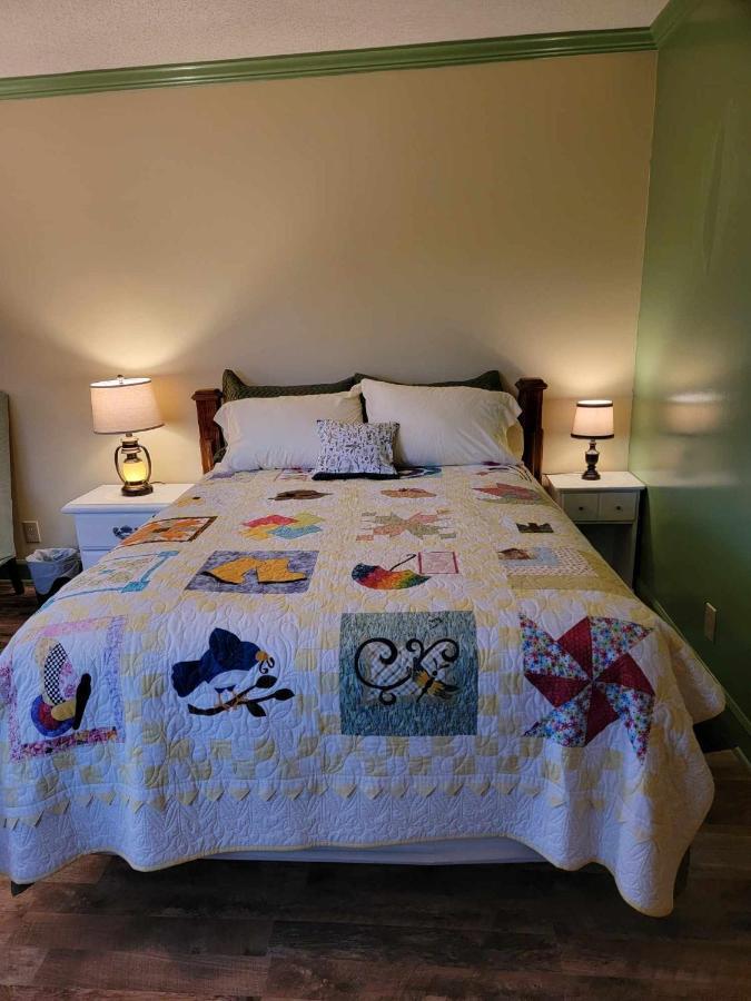 Moonlight Manor Bed & Breakfast Floyd Dış mekan fotoğraf